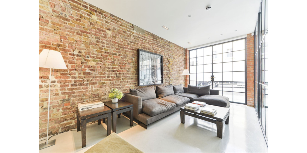 How to turn an ordinary brick wall into a highlight of your interior