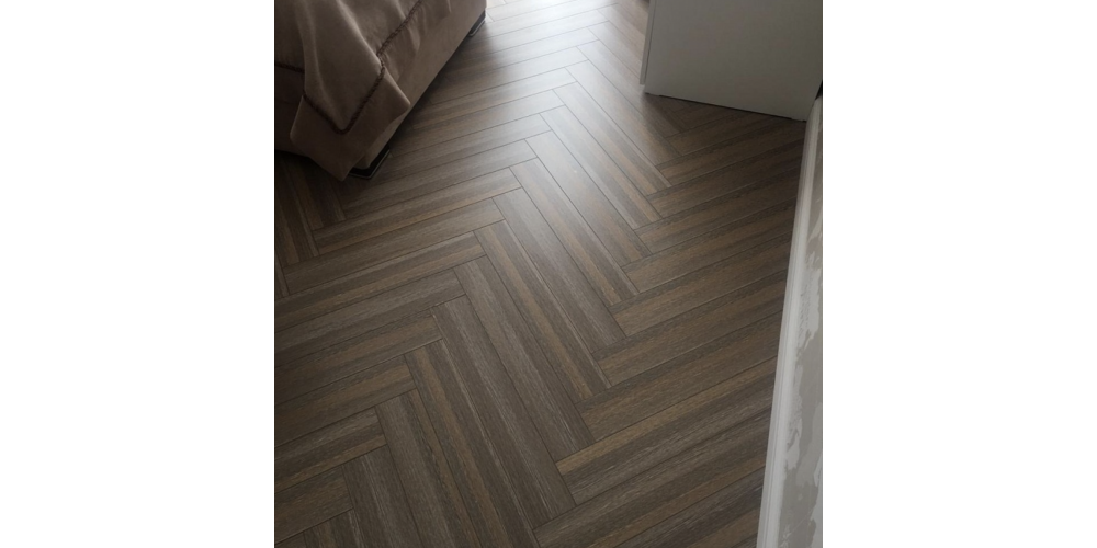 Herringbone laminate flooring, how to lay this type of laminate and avoid squeaks