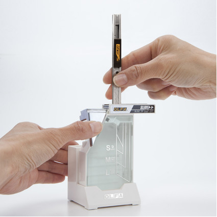 Футляр OLFA DC-6 для использованных лезвий и сломанных сегментов (985603)